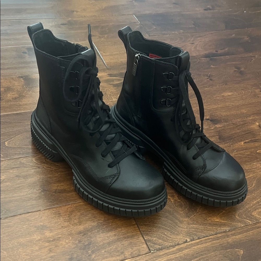 Sorel Women’s Platform Lug-sole Black Leather Boots